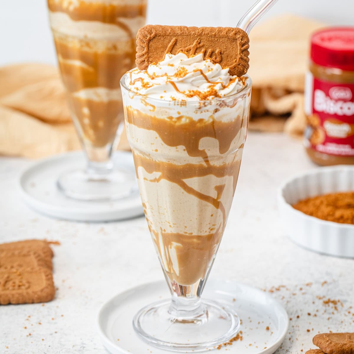 Biscoff-milkshake-recipe-queensleeappetit.com-7