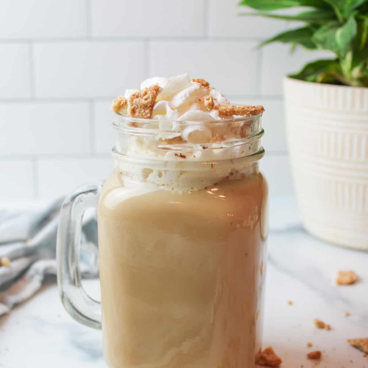 Cinnamon-Toast-Crunch-Latte-hero-shot3